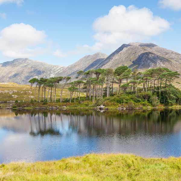 derryclare lough in irelandthumb